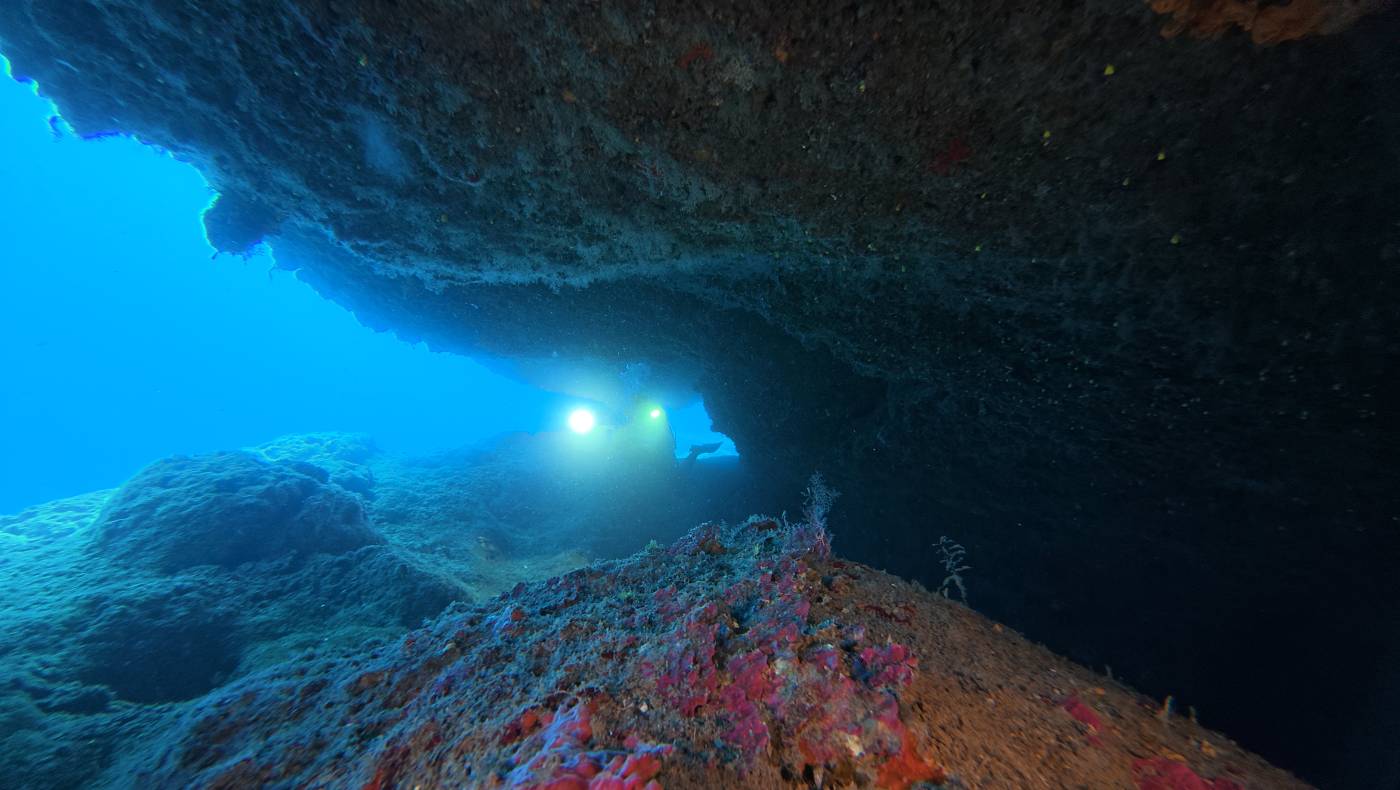 Ukázky barev z akční kamery DJI Osmo Action 5 PRO - převis