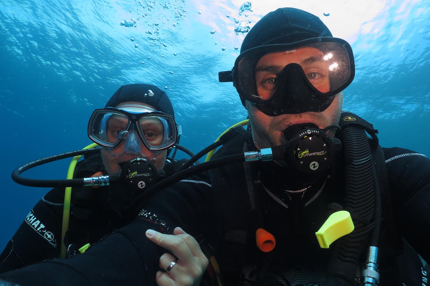 Autoři článku Katka a Petr pod hladinou spolu na selfie fotografii