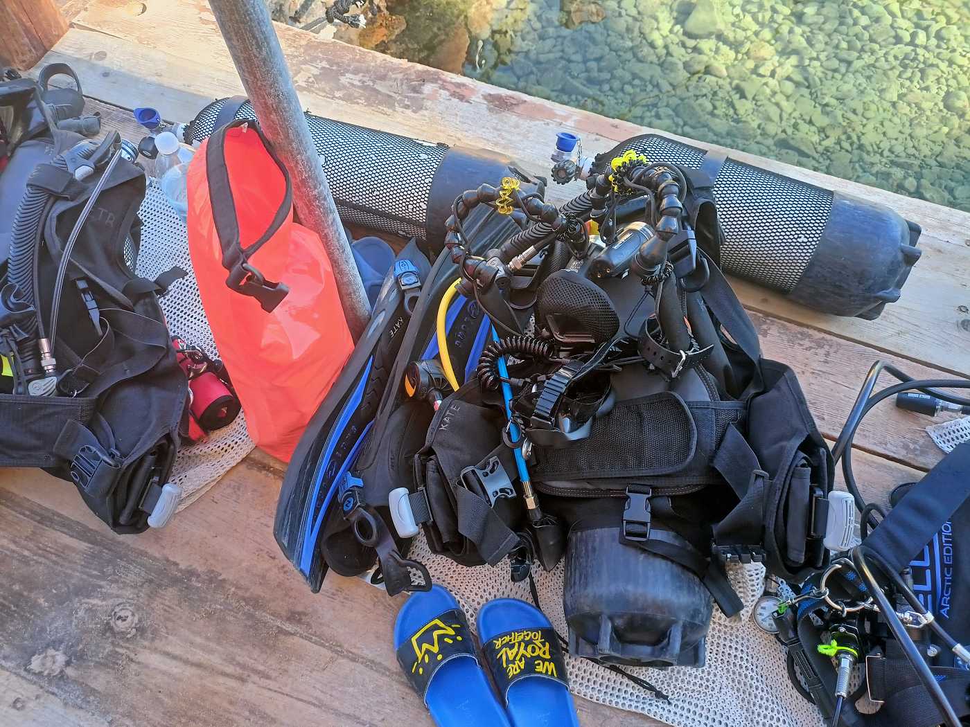 Naše výstroj na molu, zátoka sv. Pavla