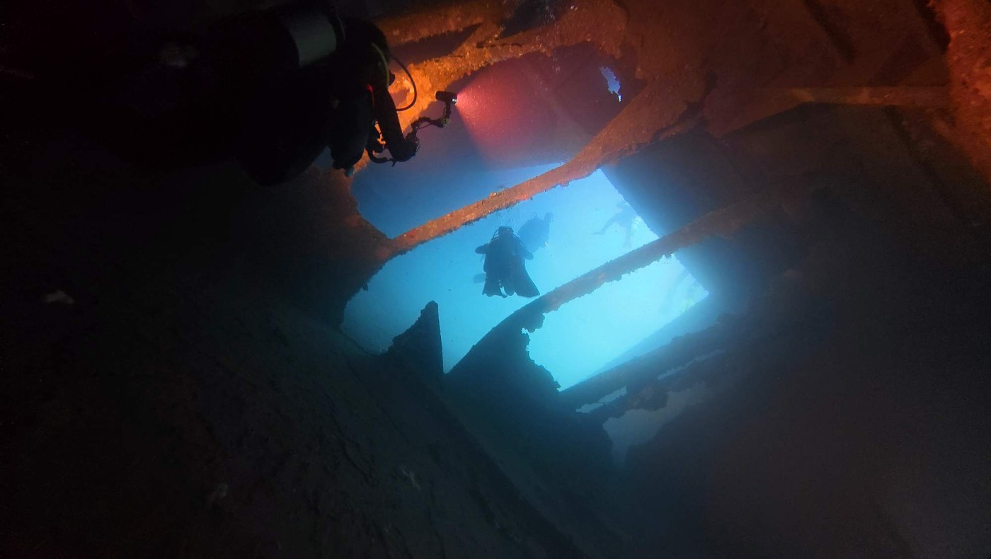 Proplavání vnitřní částí vraku MV Giannoula